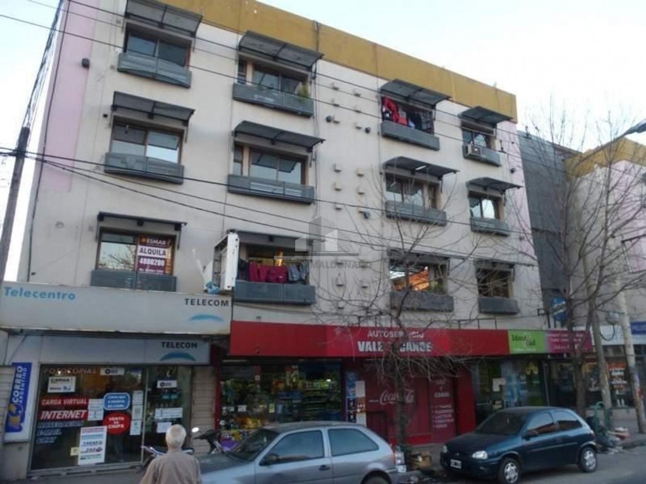 MONOAMBIENTE EN VENTA AV.COLON AL 1800