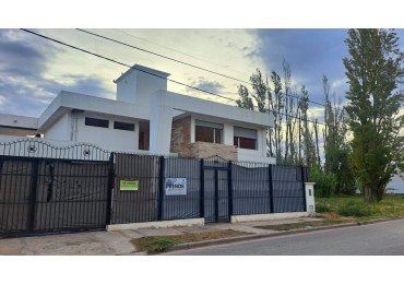 CASA EN VENTA CIPOLLETTI